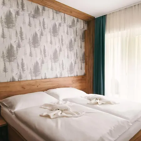 Stiavnica & Durkova - Galeria Jasna Lucky