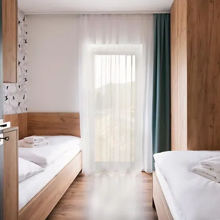 Stiavnica & Durkova - Galeria Jasna Lucky